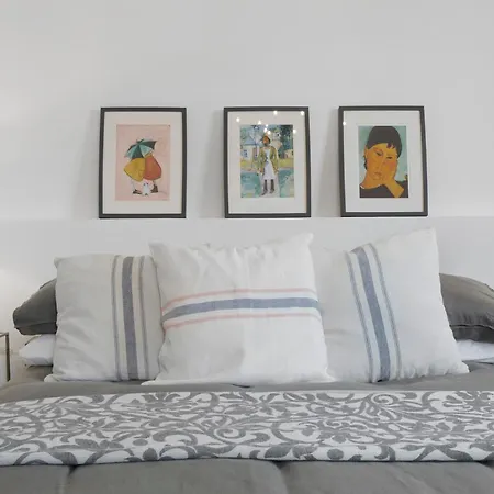 בקתה The Village Loft