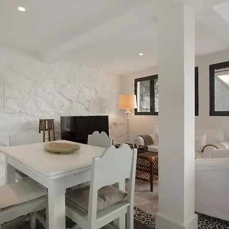 The Village Loft בקתה