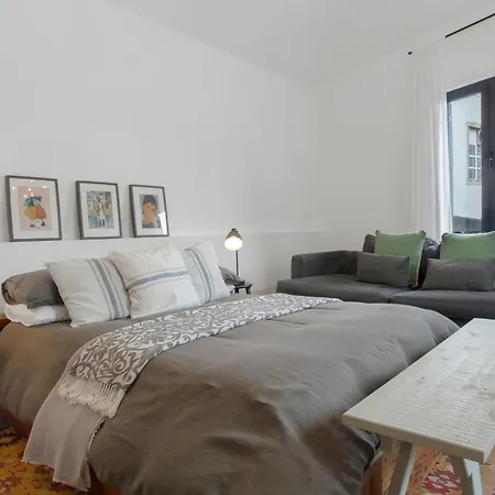 The Village Loft בקתה *