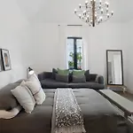 The Village Loft Шале *