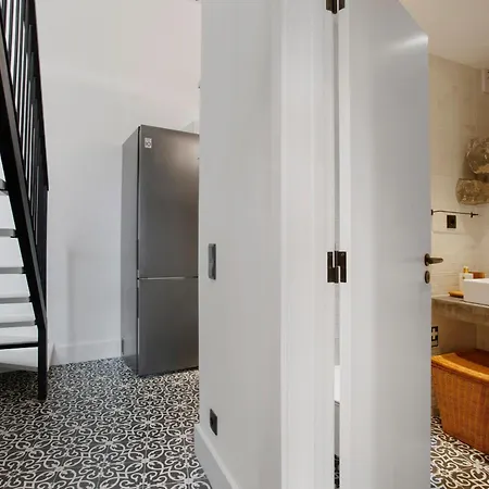 The Village Loft בקתה *