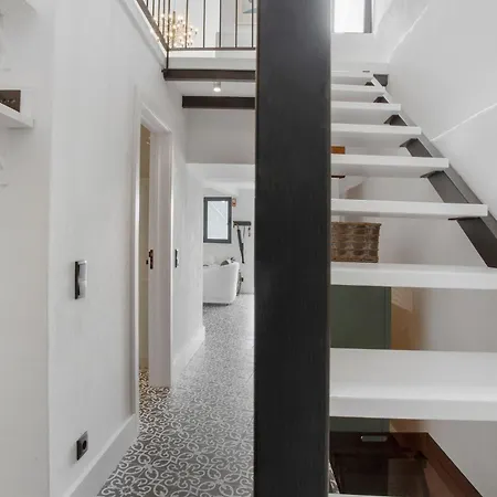 木屋 The Village Loft
